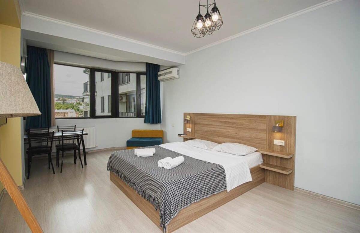 Stylish In The Heart Of Old Apartment Tbilisi