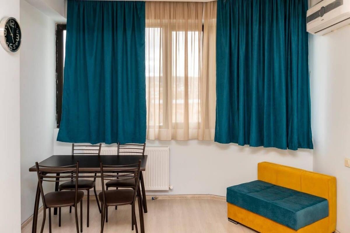 Stylish In The Heart Of Old Apartment *