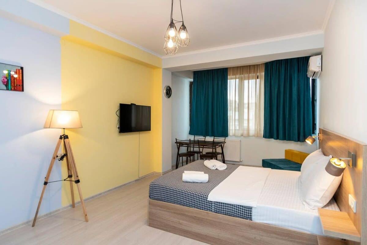 Stylish In The Heart Of Old Apartment